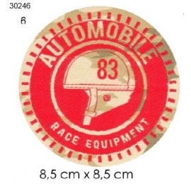 Ecusson automobile rond casque rouge